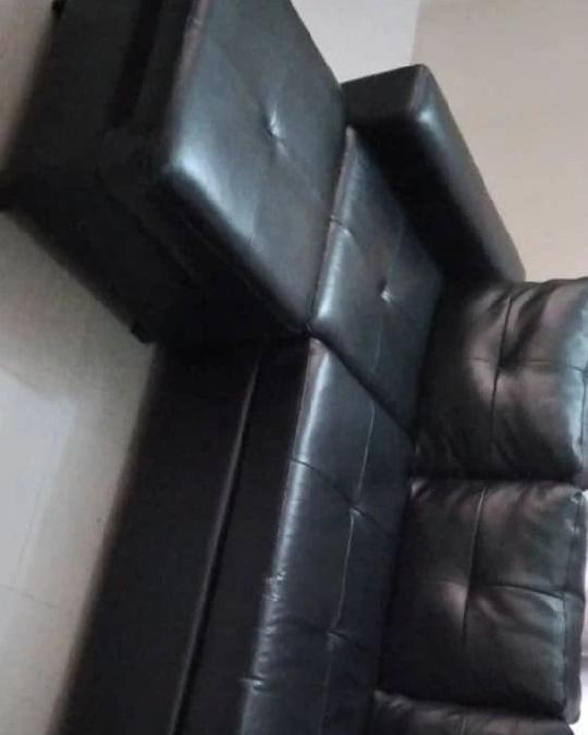 Saleeeeeee
Nice leather sofa
Price : 330,000/ 
Watsup: 0655123642