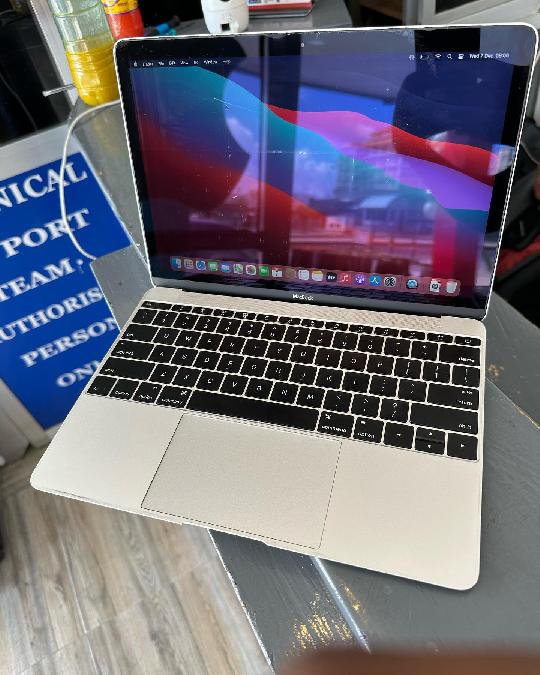 Offer Offer Offer 
Get macbook 12-Inch 2015  Retina 
Ram 8gb 
Ssd 256gb 
Price 1.1M 
Only available macbookpoint