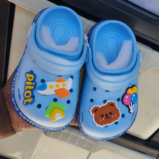 NEWWW STOCK
Baby Crocs
Available in retail and wholesale
TSH.12000
#0654309180 
#UBORANAUHAKIKA 
#TUNAJALIMUDAWAKOPOPOTEULIPOTUN