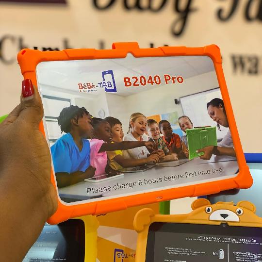 ?Back to school B2040 pro
?Storage 64gb 4gb RAM 
?Display 10inch 
?With games 
?With cartoon 
?With learning activities 
?Tuna