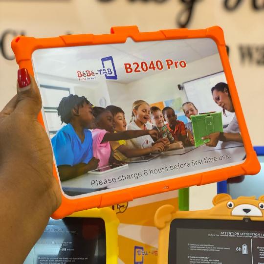?Back to school B2040 pro
?Storage 64gb 4gb RAM 
?Display 10inch 
?With games 
?With cartoon 
?With learning activities 
?Tuna
