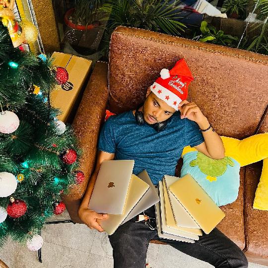 Christmas offers ZINAENDELEA na Warranty ZETU ni Sawa Umri wa Kobe..??

Tuna Laptops za Kila Aina... Kwa Bei za Kitanzania. 

Tu