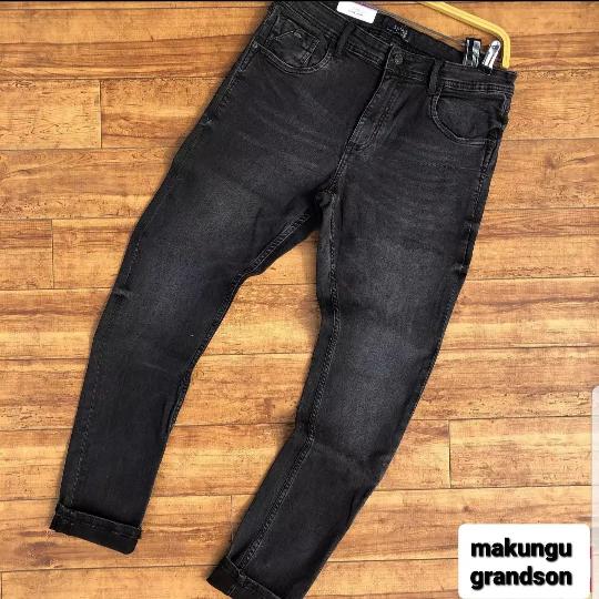 Karibu makungu grandson ujipatie tshirt kali za mtumba grad a pamoja na shirt kalii na jeans kalii za chambuu kwa bei nafuu kabi