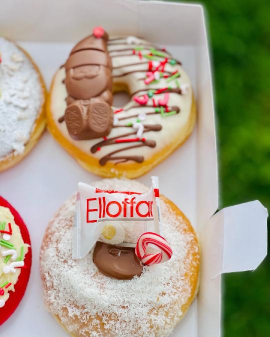 NEW CHRISTMAS DOUGHNUT ALERT‼️
Same box but we update it, as u can see ?? swipe to see more? details 
You ll Find 'Santa Baby' i