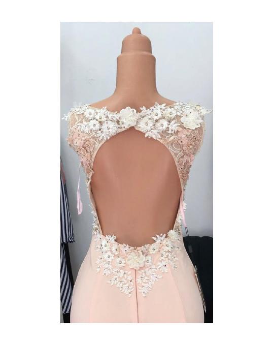 Elegant embroided dress
Size 10 chini 12 anavaa juu awe mdogo
Tshs 140000