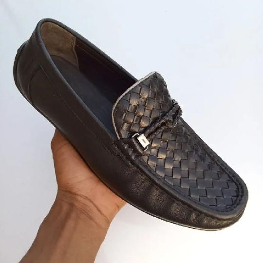 Montagut ? No. 40½ : 6½ UK

PRICE : 75,000/=

Serious buyers (+255 714801049)

#fashion #mitumba #design #cute #shoes #boots #mt