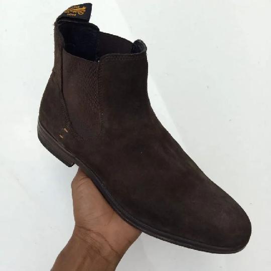 Chelsea boot ? No. 41½ : 7½ UK

PRICE : 120,000/=

Serious buyers (+255 714801049)

#fashion #mitumba #design #cute #shoes #boot