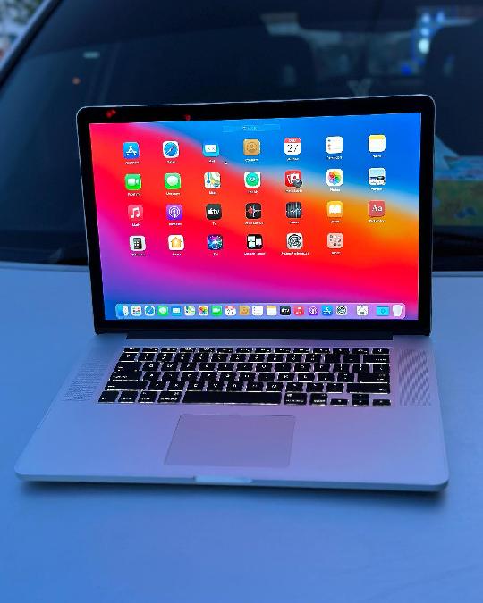 Good deal for Graphics and production
MacBook Pro (Retina 15-Inch late 2014
Ram 16gb 1600MHz DDR3
Ssd storage 500gb
Double graph
