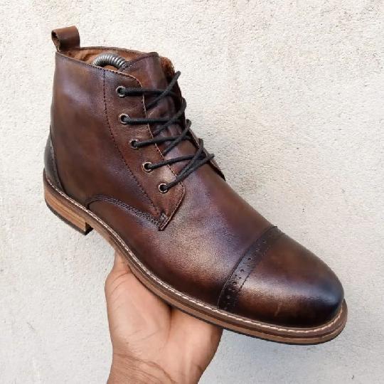 Desai ? No. 40½ : 6½ UK

PRICE : 120,000/=

Serious buyers (+255 714801049)

#fashion #mitumba #design #cute #shoes #boots #mtum
