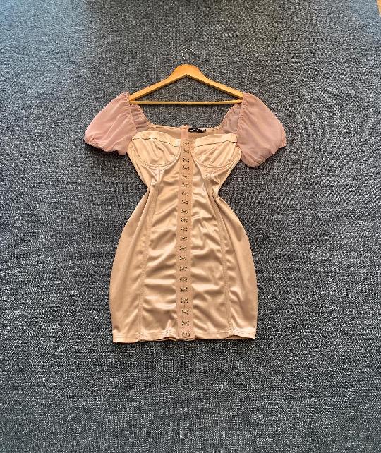 Dress
Size 10-12
25,000