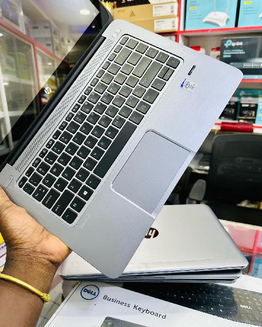 Hp slim Safi bei 750000 touchscreen 
Core i5 ram 8GB ssd 256GB
Free bag + free mouse + free earphones
Refublished with 6 months 