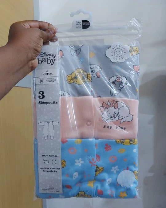 Available at shop 
Sleepsuit 3pack zipo dukan 
Colour hii ipo age
0-3m 

Price 58000