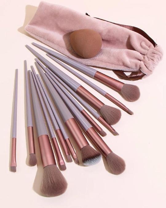Complete makeup brush set ?
Available
18,000