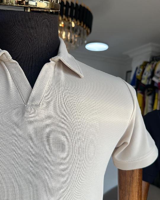 Make a statement with our bestselling Premium Revere Collar Polo.Featuring luxury Silver detailing~Size S to xxl
Price 40,000...