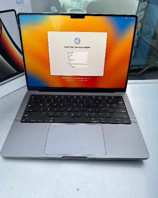 MacBook Pro 2021 14-Inch 
16gb ram 
1TB storage 
Full box 
1-Year warranty 
Price 5M
Available macbookpoint