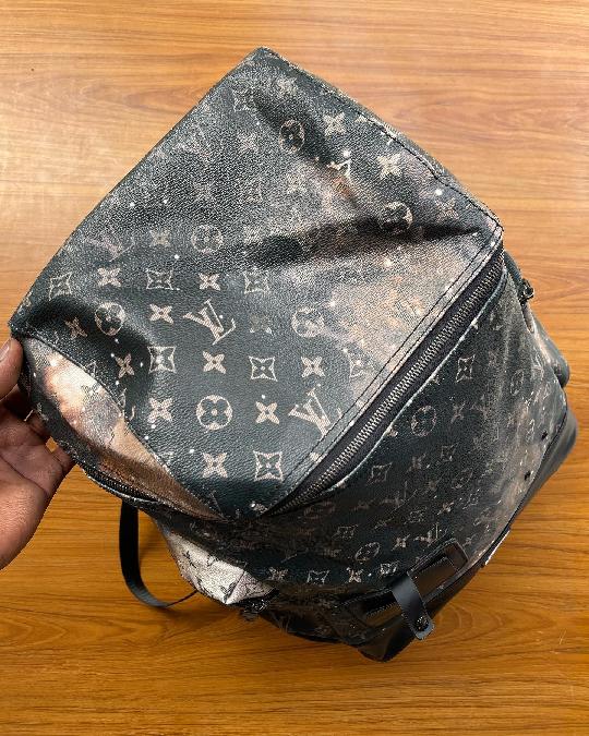 ‼️SOLD‼️ LOUIS VUITTON ALPHA BACKPACK ? MONOGRAM GALAXY”
Price 150k
Dm To purchase Whatsap/call +255693730743 
‼️No Free Deliver