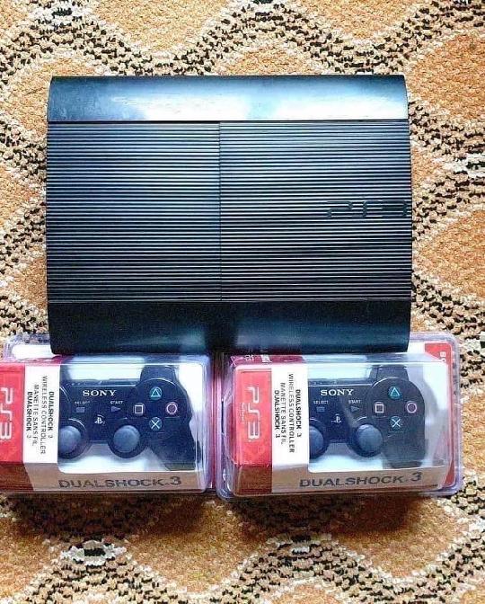 PS3 SLM & SUPER SLM ??

2 PADS
HDMI CABLE
CHARGING CABLE

 15 GAMES INSTALLED 

1.FIFA 
2:PES 23
3:UNCHATERD
4:BLUR (MAGARI)
5:S