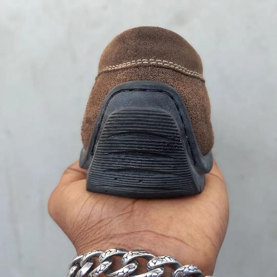 Ecco ? No. 44 : 10 UK

PRICE : 95,000/=

Serious buyers (+255 714801049)

#fashion #mitumba #design #cute #shoes #boots #mtumbag