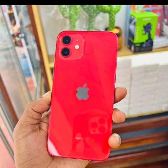 IPhone 12 MINI gb 64? Clean  sanaa everything works perfectly fine only for  740k seems like a good day to live up your self wit
