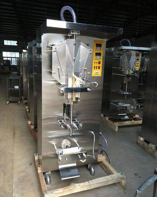 Automatic sachet water packing machine
Model: SJ-1000
Bags -making length: 50-150mm
Bags -making width : 40-150mm
Packing film w