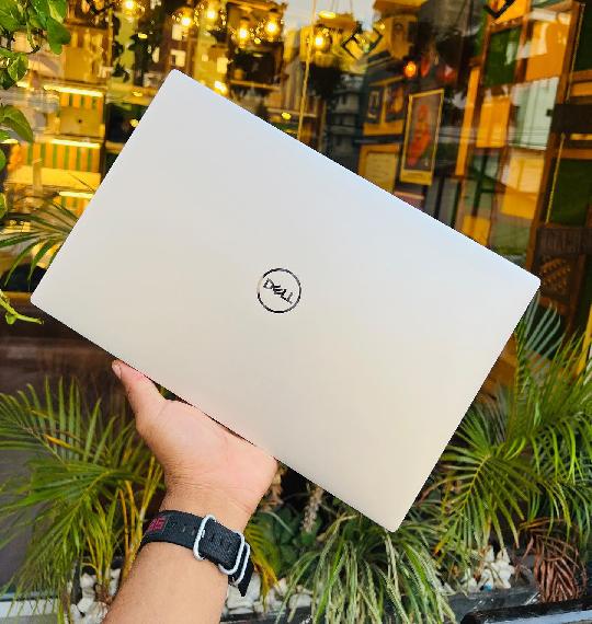 *DELL XPS 15” 2022*
(_The best Mix of Power and Portability_)
*Core i7-12700H hybrid processor*
20 Logical CPUs
```14 Cores ```

