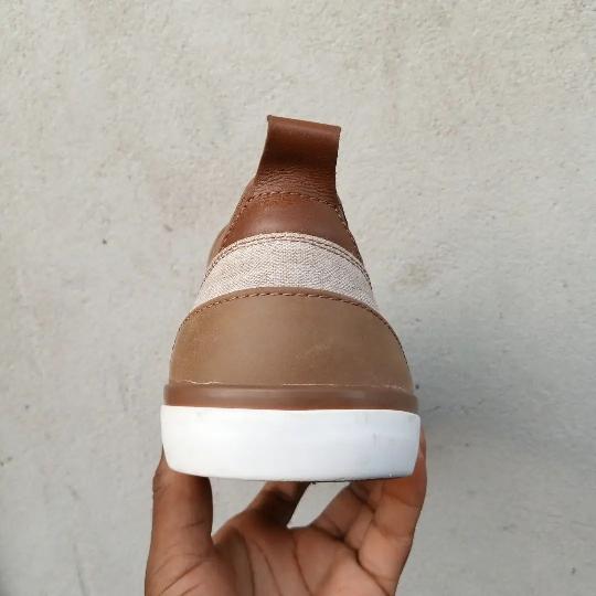 Ferir ? No. 44 / 45 : 10 /11 UK

PRICE : 85,000/=

Serious buyers (+255 714801049)

#fashion #mitumba #design #cute #shoes #boot