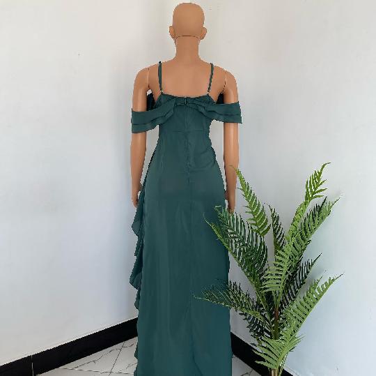 Dress?
Size 10-12 slim
Tsh 55,000