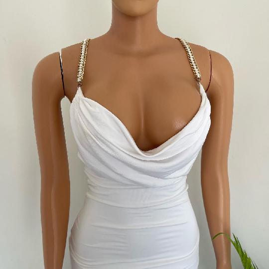 Dress?
Size 10-12 slim
Tsh 45,000