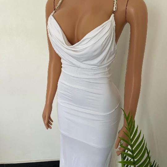 Dress?
Size 10-12 slim
Tsh 45,000