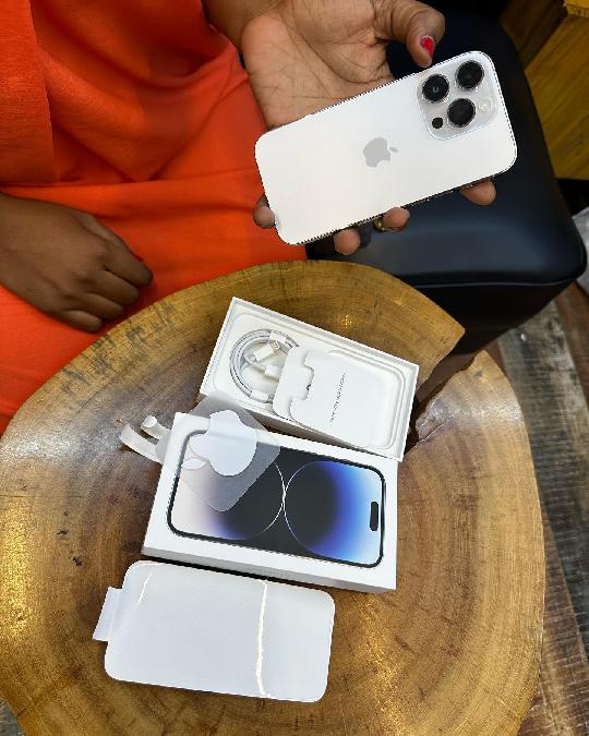 Unboxing brand new iPhone 14 pro 256gb just for 3,000,000/= silver Color ?
-
▪️Top up and Exchange allowed✔️
▪️1 year Warranty
