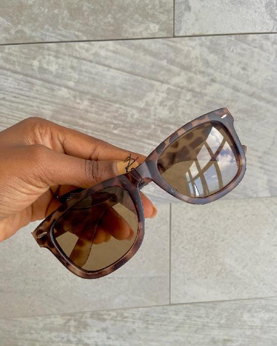 SHADES AVAILABLE FOR 10,000 tshs