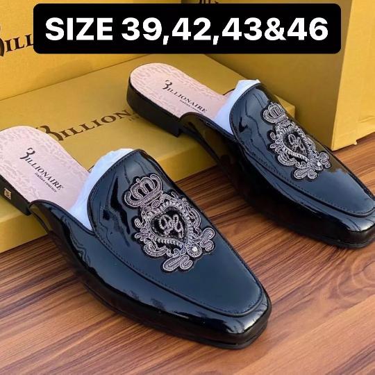 Slip on tassels shoes
Pure leather 
Price 130,000
Available on sizes mentioned on pic