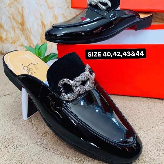 Slip on tassels shoes
Pure leather 
Price 130,000
Available on sizes mentioned on pic