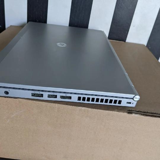 HP elitebook 8470p,
Core i5 (2.4Ghz),
4gb ram ,
500gb hard disk,
14.0 screen size,
3hrs battery life,
Clean condition,
Bei 35000