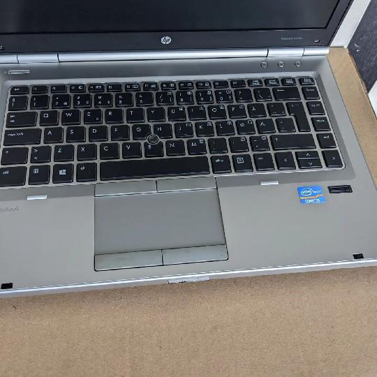 HP elitebook 8470p,
Core i5 (2.4Ghz),
4gb ram ,
500gb hard disk,
14.0 screen size,
3hrs battery life,
Clean condition,
Bei 35000