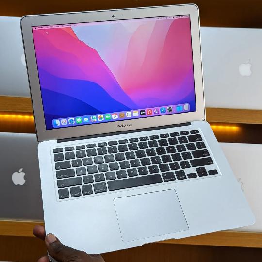 Macbook Air (13-inch, Early 2015)
?:- Technical Specifications
?:- 2.2 GHz Dual-Core Intel Core i7
?:- 8 GB 1600 MHz DDR3
?:- 25
