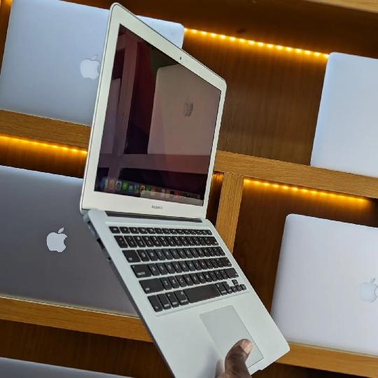 Macbook Air (13-inch, Early 2015)
?:- Technical Specifications
?:- 2.2 GHz Dual-Core Intel Core i7
?:- 8 GB 1600 MHz DDR3
?:- 25