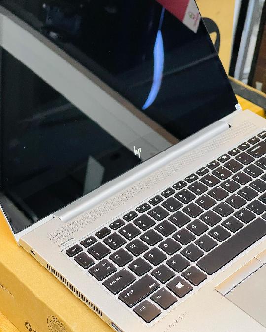 AVAILABLE / ZIPO
________________
HP Elitebook 840 G5
________________

• CPU : intel Core i5 7th 2.71Ghz , 
• RAM :  8 GB (DDR4