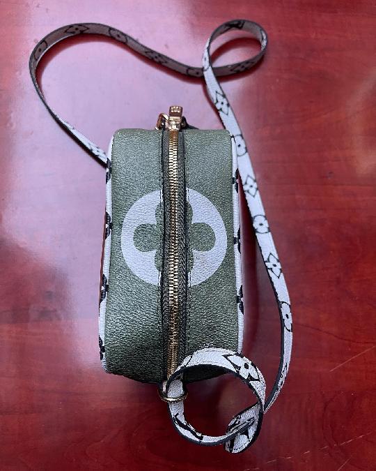 available Louis vuitton khaki and Beige Crossbody Bag”

Whatsap +255693730743 
calls ? +255767170743
‼️No Free Delivery