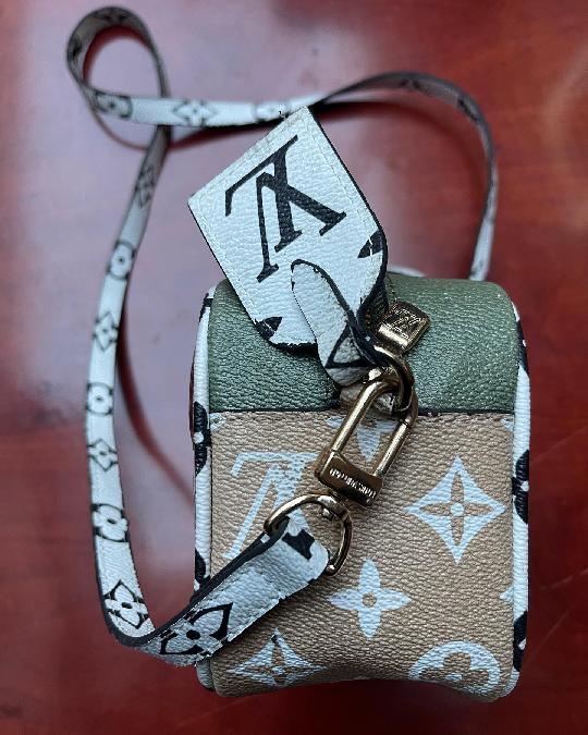 available Louis vuitton khaki and Beige Crossbody Bag”

Whatsap +255693730743 
calls ? +255767170743
‼️No Free Delivery