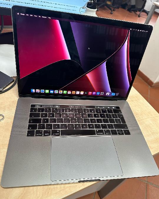 Offer Offer Offer✅✅✅
Macbook pro 2016 15-Inch 
Processor 2.6Ghz Intel core i7 
Ram 16GB 
Ssd storage 500gb
Graphics 3.5GB 
Space