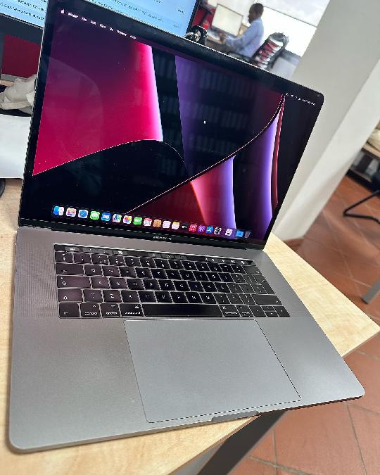 Offer Offer Offer✅✅✅
Macbook pro 2016 15-Inch 
Processor 2.6Ghz Intel core i7 
Ram 16GB 
Ssd storage 500gb
Graphics 3.5GB 
Space