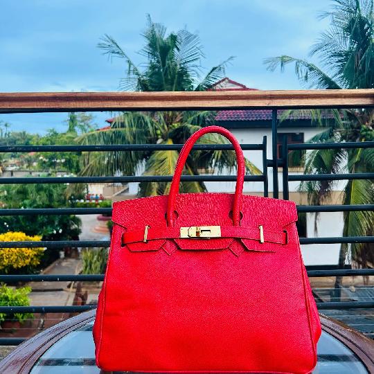 New Merch Alert ?
Status: SOLD
Brand: HOUSE OF HELLO
Style: Handbag 
Colour: ?? Red (Genuine Leather)
Price: 55,000/= Tzs

•
•
K