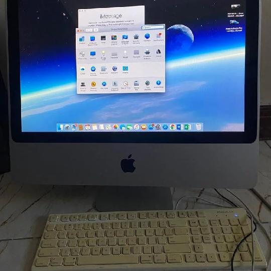 I mac (20 inchi mid 2009), processor 2.26 GHz intel core 2 duo, Ram 8GB, Graphics Nvida GeForce  9400 256Mb, storage 250GB with 