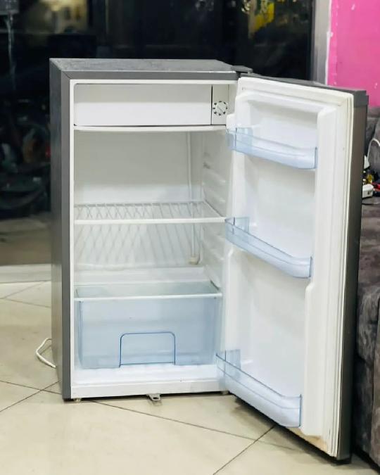 OFFER OFFER❗️❗️❗️❗️

Boss Single Door Fridge 

290,000/= tu ✅ . 

Location:Tabata Shule

Condition: NEW

✅delivery ipo tupigie