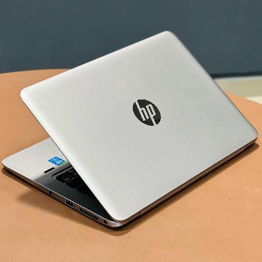 Available in stock, ? 

Memory : 8gb (Ram)
Storage : 256gb (SSD) 
Free laptop sleeve bag ☑️
Free wireless mouse ☑️

PRICE TSHS :