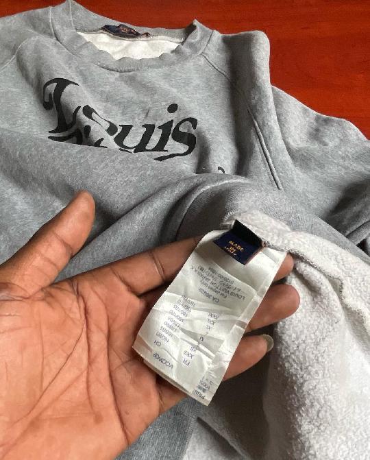available Louis vuitton squared sweatshirt size Medium ”

Whatsap +255693730743 
calls ? +255767170743
‼️No Free Delivery