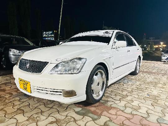 ?TOYOTA CROWN ATHLETE 
?Price:12.5 million
?Conditions?
●FullyA/C 
●Cc2490
●year 2005
●Fuel used petrol
●Transimission Auto
●