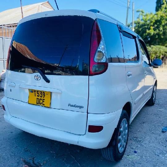 *CALL AND WHATSP.0622285089*
*PRICE 7ML*
*Toyota funcargo* ??
 *2wd*??
*2nz petrol engine cc1290*
 *Well maintained* 
 *Full Ac*