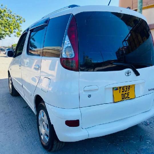 *CALL AND WHATSP.0622285089*
*PRICE 7ML*
*Toyota funcargo* ??
 *2wd*??
*2nz petrol engine cc1290*
 *Well maintained* 
 *Full Ac*